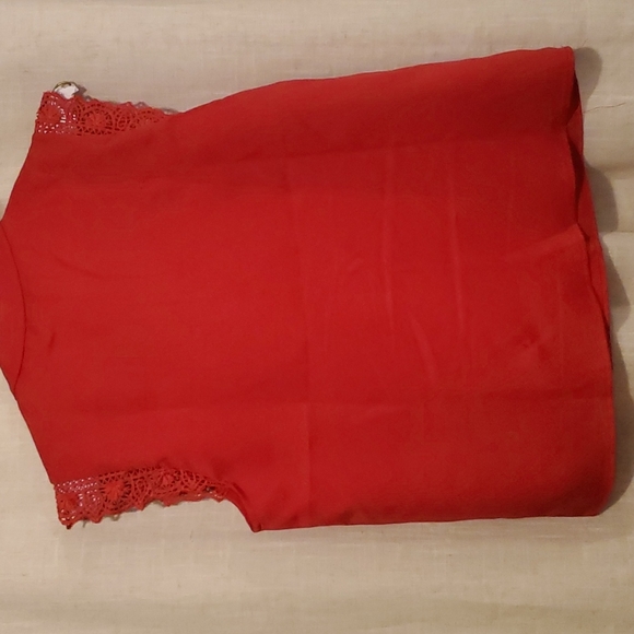 Red v neck top with lace cap sleeve - Picture 3 of 3
